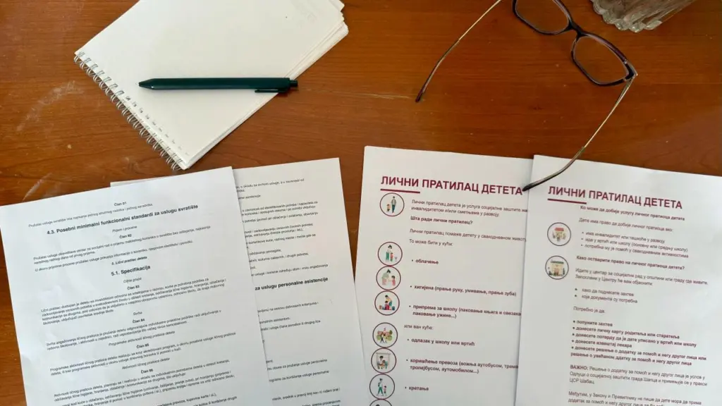 Serijal „Politika odozdo“: Centri za socijalni rad u Zrenjaninu i Šapcu, u saradnji sa osobama sa invaliditeom, pripremili dokumenta na „lakom jeziku“
